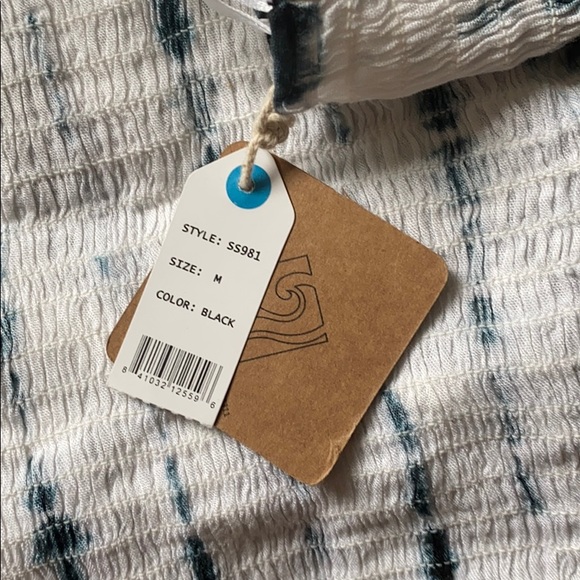 NWT halter top crop top - Picture 2 of 3